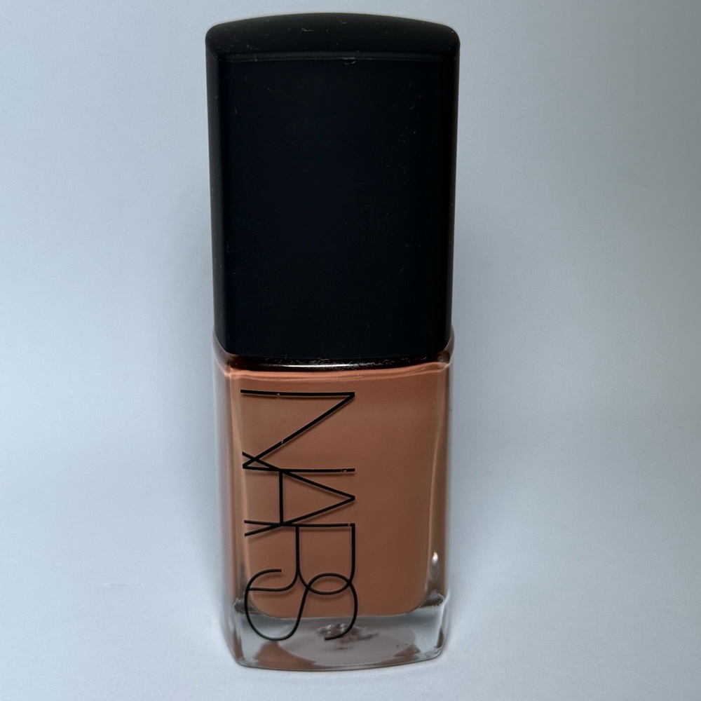 NARS Sheer Glow Foundation Shade Belem